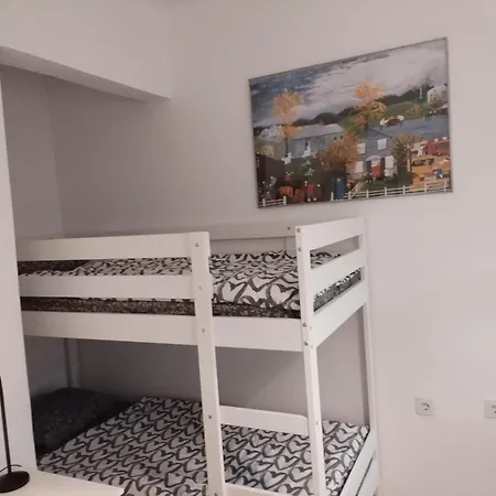 Center Apartment-sleeps5-balcony-live Neighborhood * 塞萨洛尼基