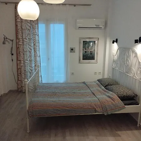 Center Apartment-sleeps5-balcony-live Neighborhood شقة *