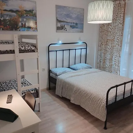 Center Apartment-sleeps5-balcony-live Neighborhood 公寓