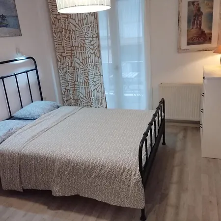 شقة Center Apartment-sleeps5-balcony-live Neighborhood