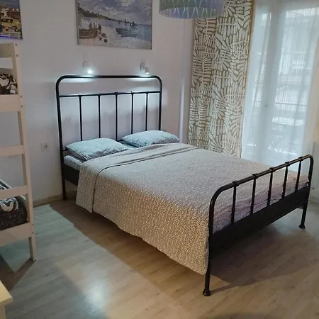 Center Apartment-sleeps5-balcony-live Neighborhood *