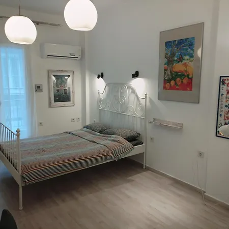 Center Apartment-sleeps5-balcony-live Neighborhood